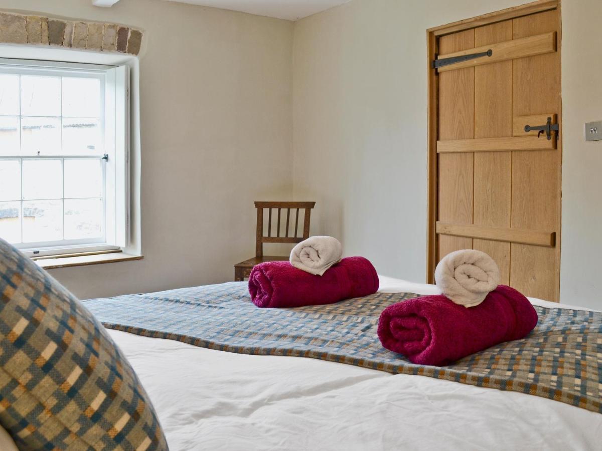 The Mill Farmhouse Llandybie Exterior photo